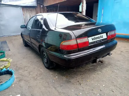 Toyota Carina E 1995 года за 2 100 000 тг. в Семей