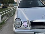Mercedes-Benz E 320 1999 годаfor3 700 000 тг. в Шымкент – фото 2