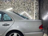 Mercedes-Benz E 430 1998 годаүшін5 500 000 тг. в Жетысай – фото 4