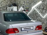 Mercedes-Benz E 430 1998 годаүшін5 500 000 тг. в Жетысай – фото 3