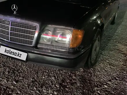 Mercedes-Benz E 220 1993 года за 2 000 000 тг. в Караганда – фото 2