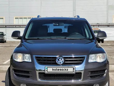 Volkswagen Touareg 2008 года за 7 500 000 тг. в Алматы – фото 2