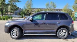 Volkswagen Touareg 2008 года за 7 500 000 тг. в Алматы – фото 3