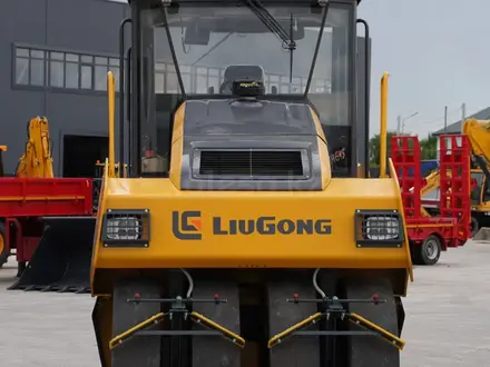LiuGong  Пневмошинный каток LiuGong CLG 6516E 2026 года за 30 550 000 тг. в Алматы – фото 3