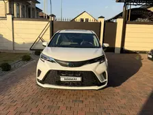 Toyota Granvia, 2023