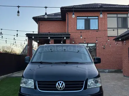 Volkswagen Multivan 2006 годаүшін7 200 000 тг. в Актобе