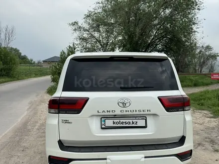 Toyota Land Cruiser 2022 года за 41 000 000 тг. в Алматы – фото 4