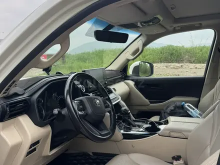 Toyota Land Cruiser 2022 года за 41 000 000 тг. в Алматы – фото 6