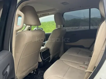 Toyota Land Cruiser 2022 года за 41 000 000 тг. в Алматы – фото 9