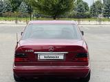 Mercedes-Benz E 220 1994 года за 1 850 000 тг. в Тараз – фото 4
