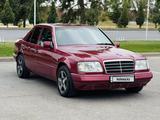 Mercedes-Benz E 220 1994 года за 1 850 000 тг. в Тараз – фото 2