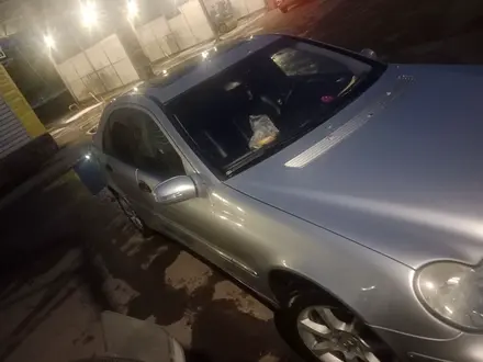 Mercedes-Benz C 200 2005 года за 4 000 000 тг. в Караганда – фото 2