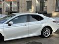 Toyota Camry 2018 года за 12 300 000 тг. в Алматы – фото 3