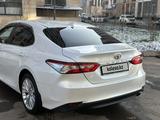 Toyota Camry 2018 года за 12 300 000 тг. в Алматы – фото 5