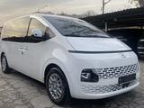Hyundai Staria 2022 годаүшін18 500 000 тг. в Алматы – фото 3