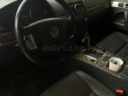 Volkswagen Touareg 2008 года за 7 000 000 тг. в Атырау – фото 7