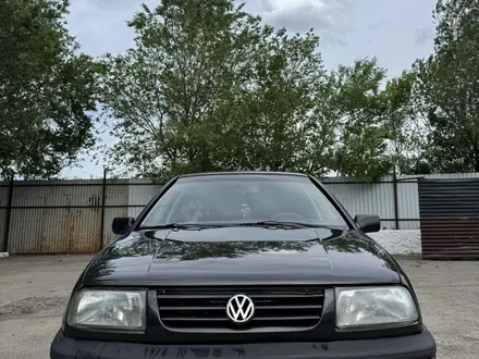Volkswagen Golf 1995 года за 1 650 000 тг. в Караганда – фото 2