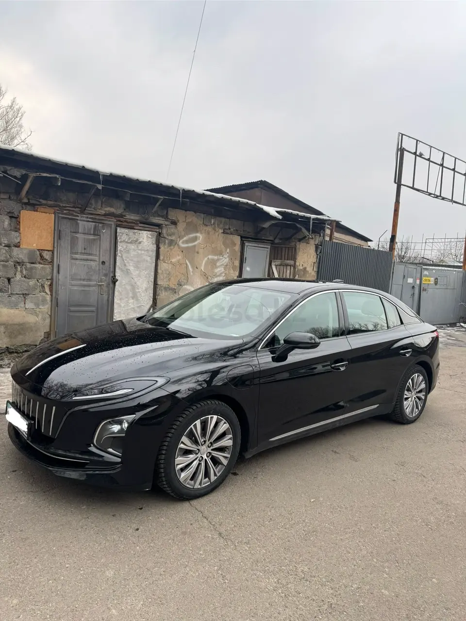 Hongqi E-QM5, 2024