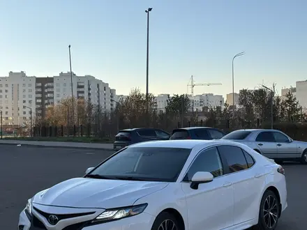 Toyota Camry 2018 года за 10 000 000 тг. в Астана – фото 6