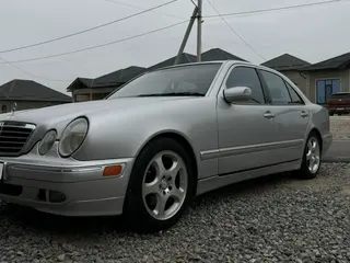 Mercedes-Benz E 320