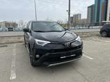 Toyota RAV4 2019 года за 14 000 000 тг. в Атырау