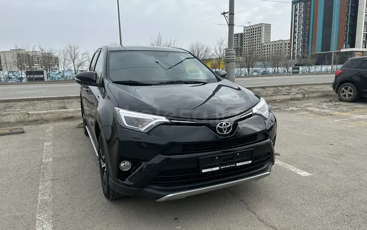Toyota RAV4 2019 года за 15 000 000 тг. в Атырау