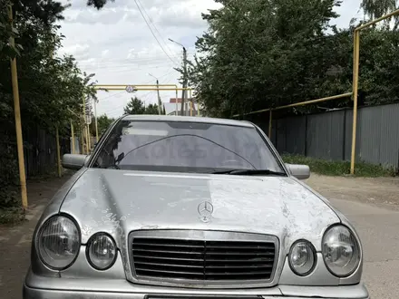 Mercedes-Benz E 230 1996 года за 1 750 000 тг. в Астана – фото 2
