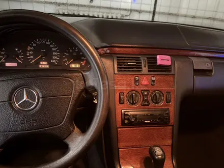 Mercedes-Benz E 230 1996 года за 1 750 000 тг. в Астана – фото 3