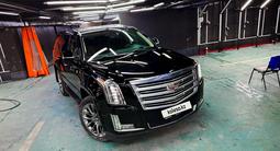 Cadillac Escalade 2020 годаfor27 300 000 тг. в Алматы – фото 2
