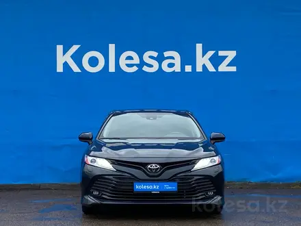 Toyota Camry 2019 года за 10 990 000 тг. в Алматы – фото 2