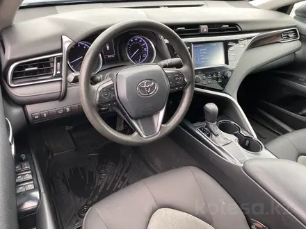 Toyota Camry 2019 года за 10 990 000 тг. в Алматы – фото 8