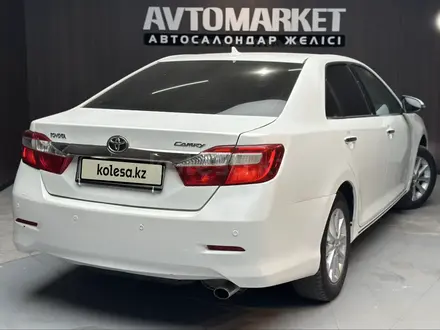 Toyota Camry 2014 года за 7 790 000 тг. в Актобе – фото 4