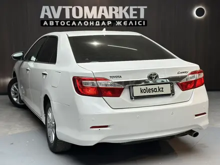 Toyota Camry 2014 года за 7 790 000 тг. в Актобе – фото 5