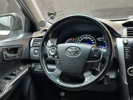 Toyota Camry 2014 года за 7 790 000 тг. в Актобе – фото 8