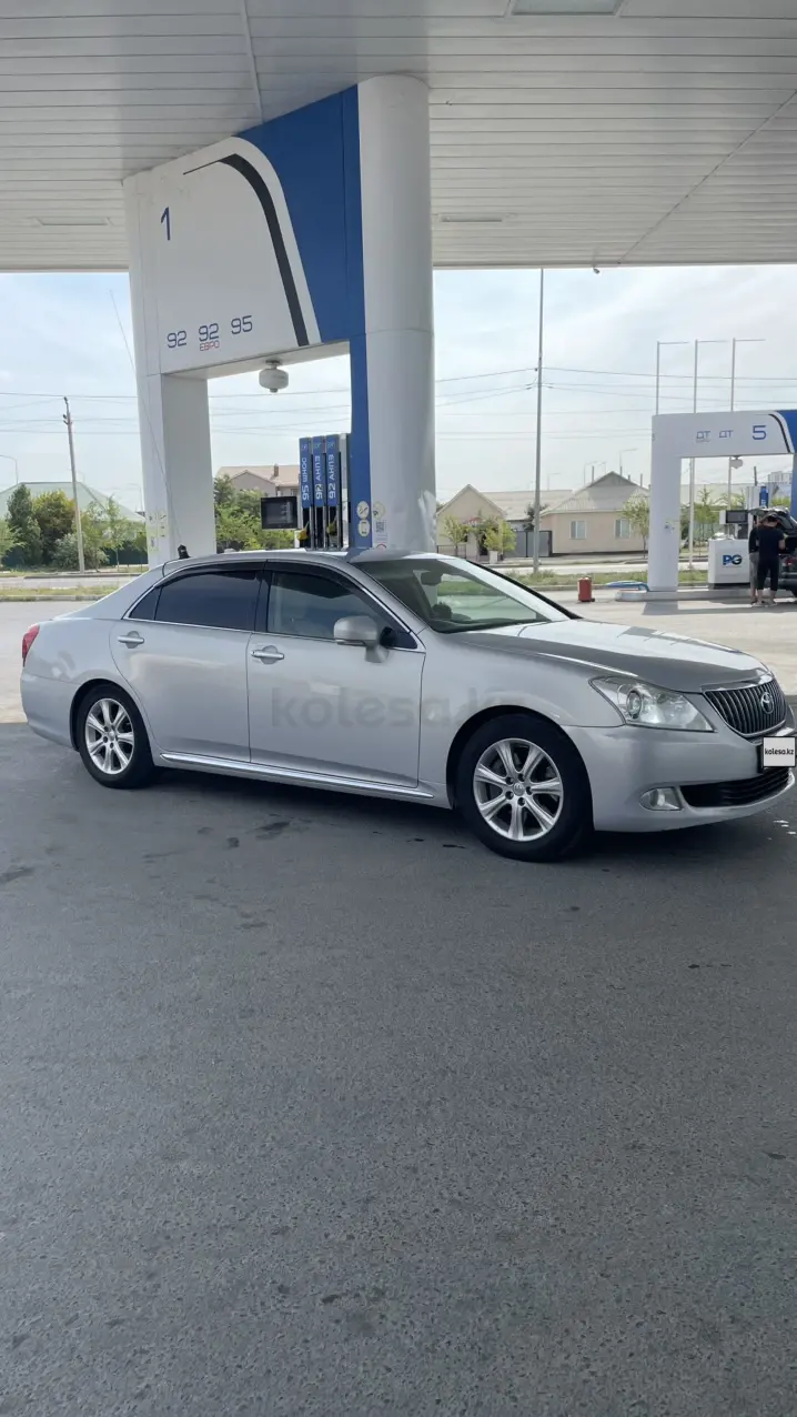 Toyota Crown Majesta, 2010
