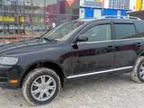 Volkswagen Touareg 2006 года за 3 400 000 тг. в Астана