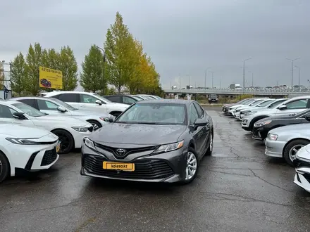 Toyota Camry 2020 года за 12 000 000 тг. в Астана – фото 2