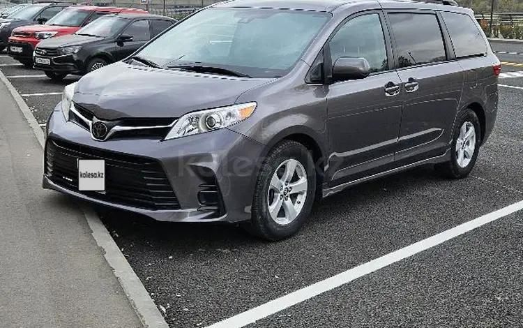 Toyota Sienna 2019 годаfor16 500 000 тг. в Усть-Каменогорск