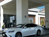 Lexus ES 300h 2018 годаүшін11 800 000 тг. в Жанаозен – фото 5