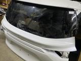 Крышка багажника Toyota Sienna за 550 000 тг. в Алматы