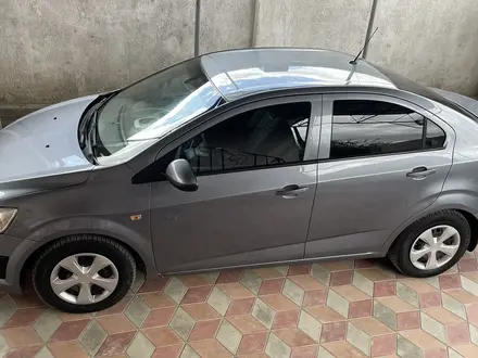 Chevrolet Aveo 2013 года за 3 100 000 тг. в Тараз – фото 2