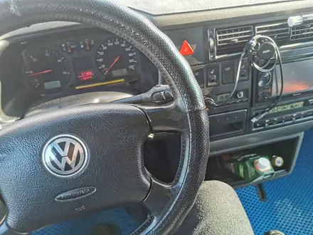 Volkswagen Caravelle 2001 годаүшін7 500 000 тг. в Рудный – фото 8