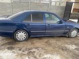 Mercedes-Benz E 230 1995 года за 1 900 000 тг. в Тараз – фото 4