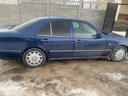 Mercedes-Benz E 230 1995 года за 1 900 000 тг. в Тараз – фото 4