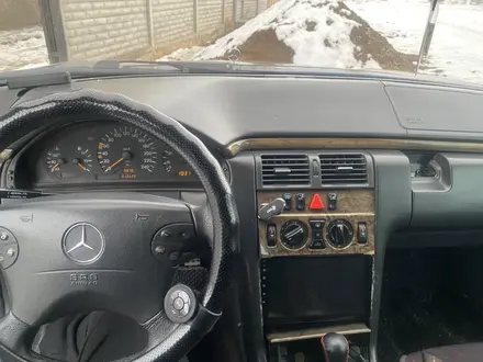 Mercedes-Benz E 230 1995 года за 1 900 000 тг. в Тараз – фото 7