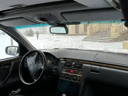 Mercedes-Benz E 240 2000 года за 3 700 000 тг. в Уральск – фото 6