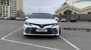 Toyota Camry 2018 года за 12 990 000 тг. в Астана