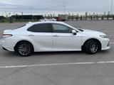 Toyota Camry 2018 года за 13 500 000 тг. в Астана – фото 3