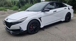 Hyundai Elantra 2021 годаүшін7 800 000 тг. в Алматы – фото 2