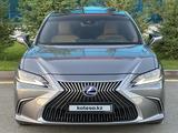 Lexus ES 300h 2019 годаүшін18 500 000 тг. в Алматы – фото 3
